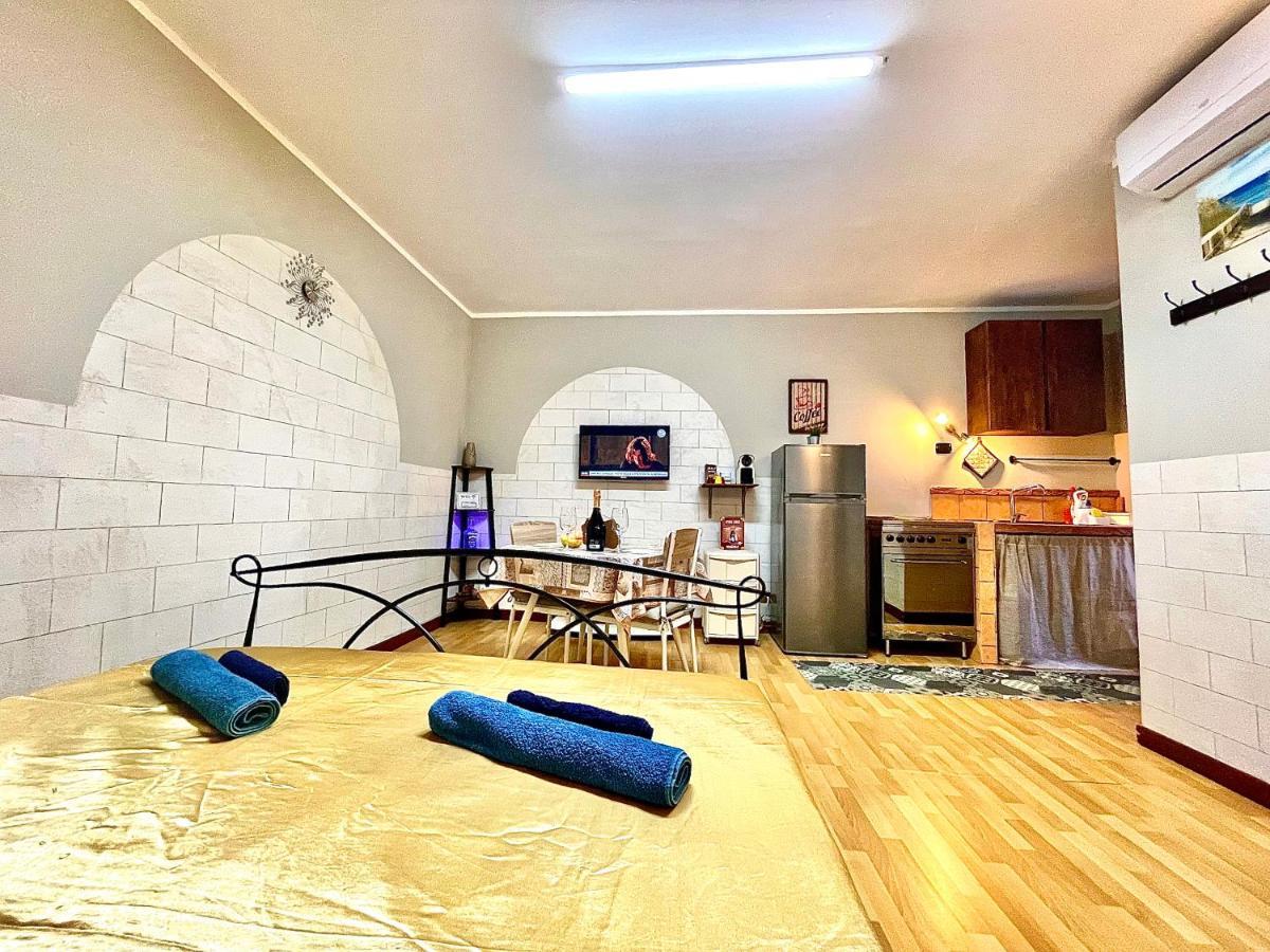 Ferienwohnung Monolocale Deluxe A 2,7 Km Dal Mare Per 2 Persone Siderno Exterior foto